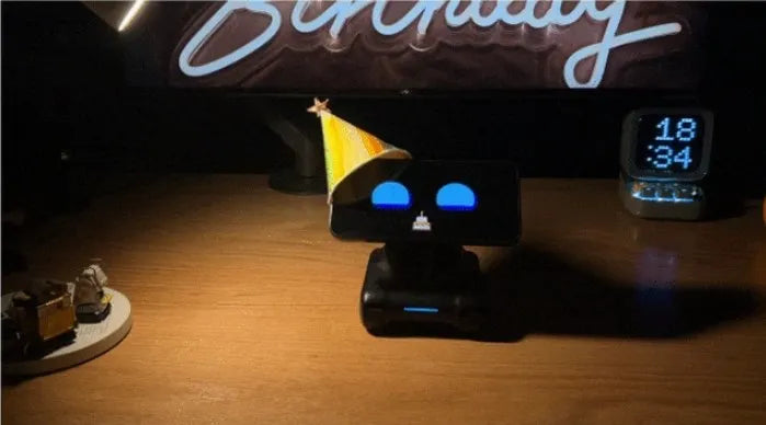 Viral Vault™ LOOI Robot Smart Toy