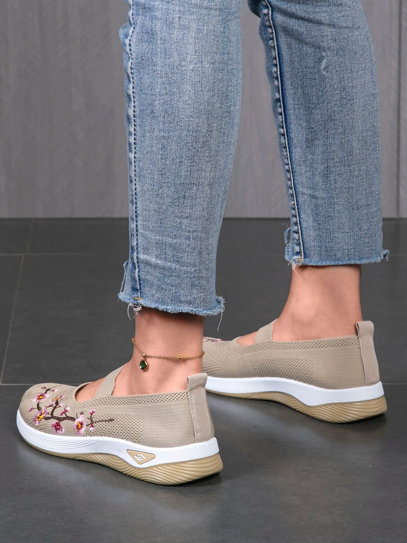 Viral Vault™  Women's summer breathable  casual sports shoes